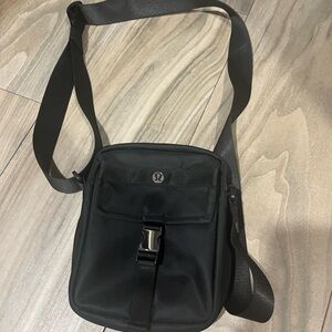 Lululemon 2L Wunderlust Crossbody Bag - black
